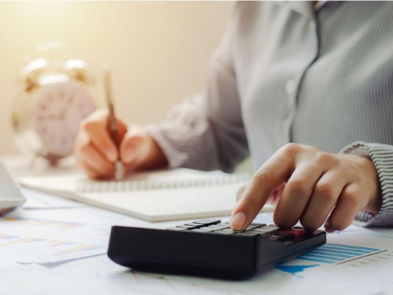 Ženska tipka na kalkulator.