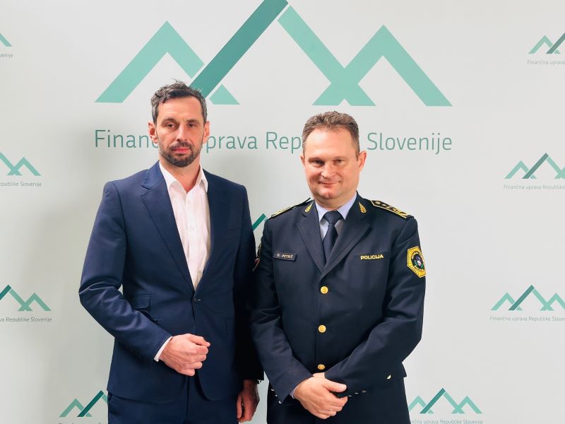 Generalni direktor Finančne uprave Republike Slovenije Peter Grum in generalni direktor Policije Damjan Petrič.