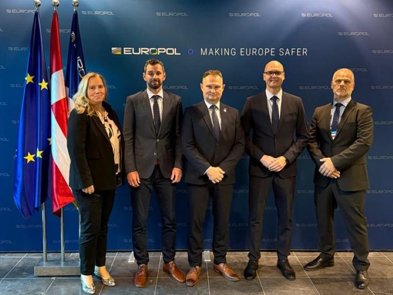 Slovenska delegacija Finančne uprave in Policije.